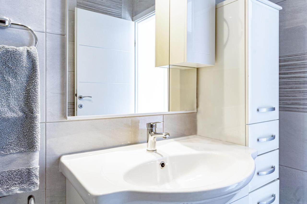 Appartamento Modern Oceanview Metajna Esterno foto